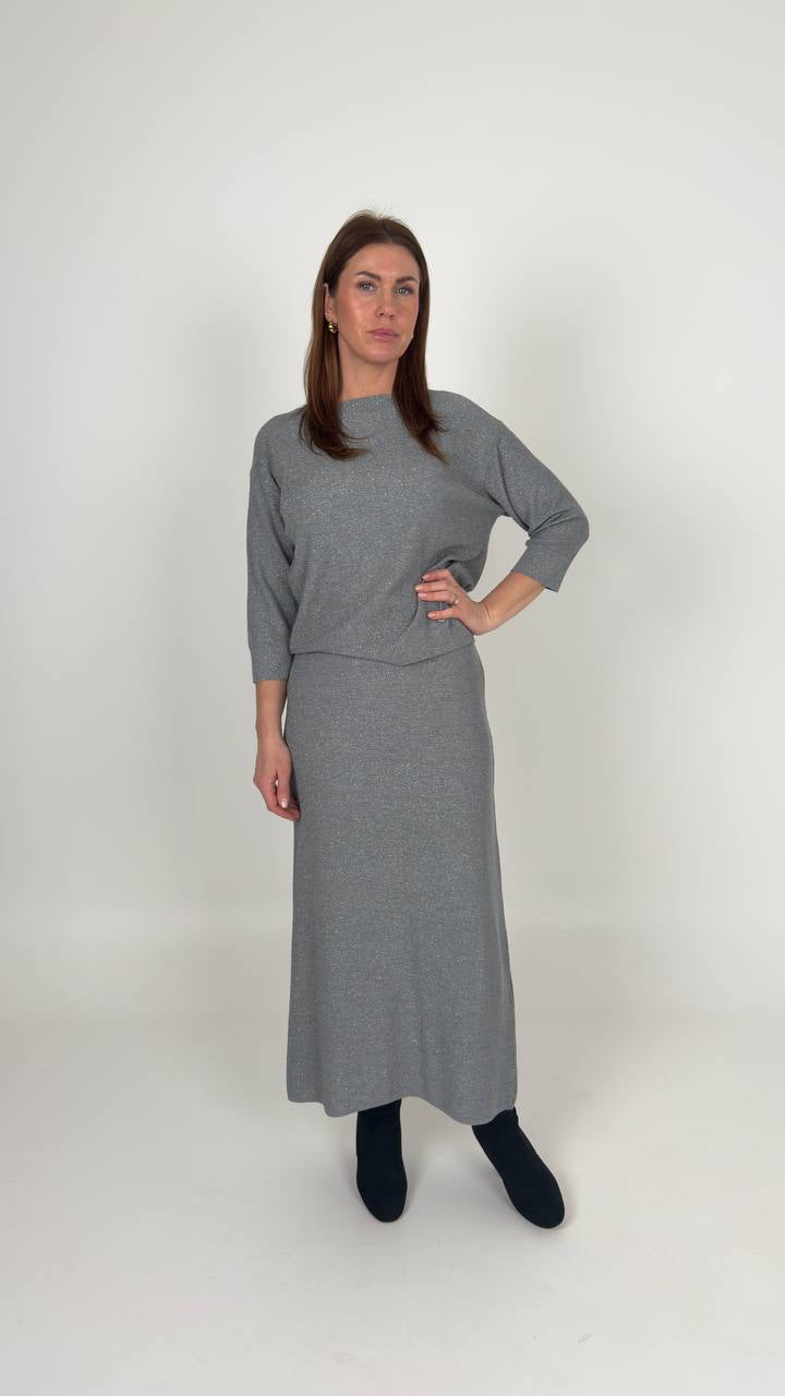 Komplekts ar svārkiem